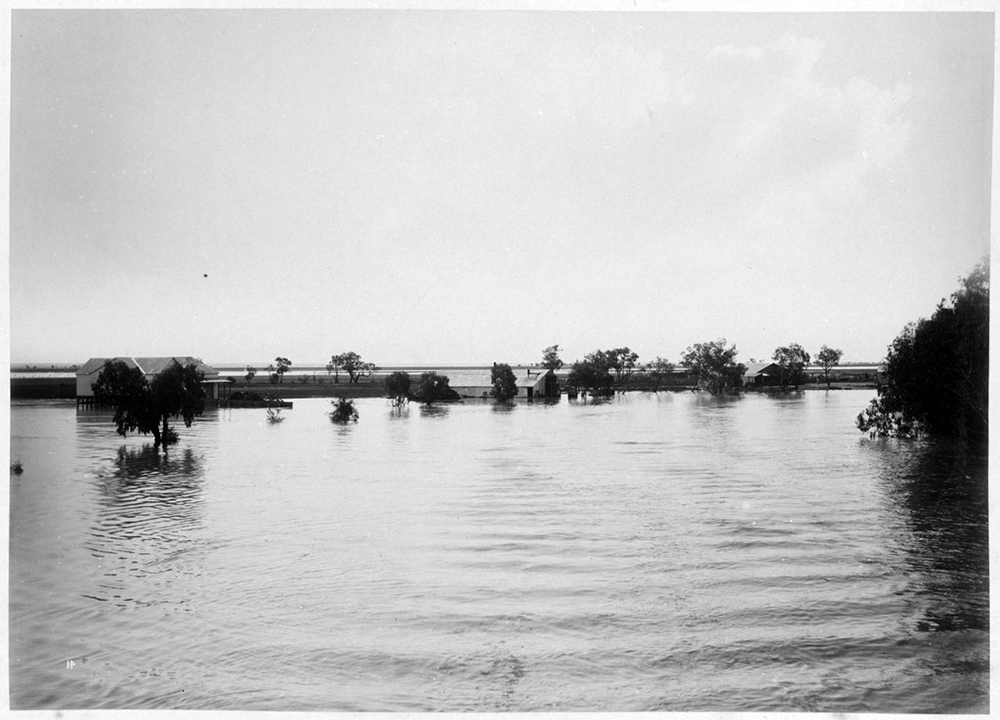 Floodwaters surrounding the woolshed on Dunlop Station, Darling River,  New South Wales, 1886 (Charles Bayliss/National Library of Australia)